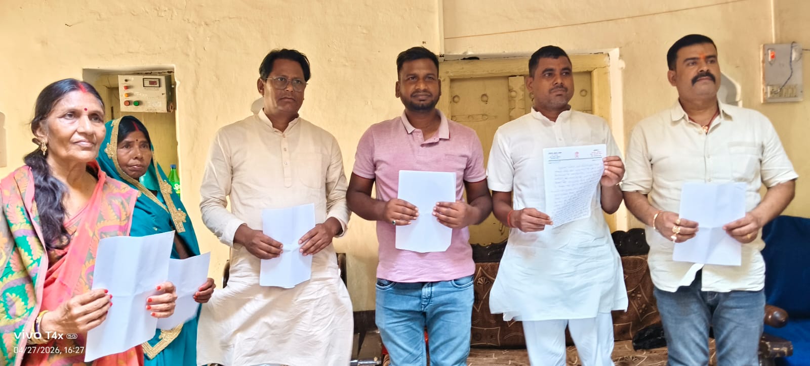 नबीनगर नगर पंचायत बोर्ड बैठक का किया बहिष्कार, कार्यपालक और मुख्य पार्षद पर गंभीर आरोप